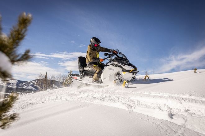 米兰体育官方网址入口-国际雪地摩托挑战赛，冰雪中极速驰骋的勇士