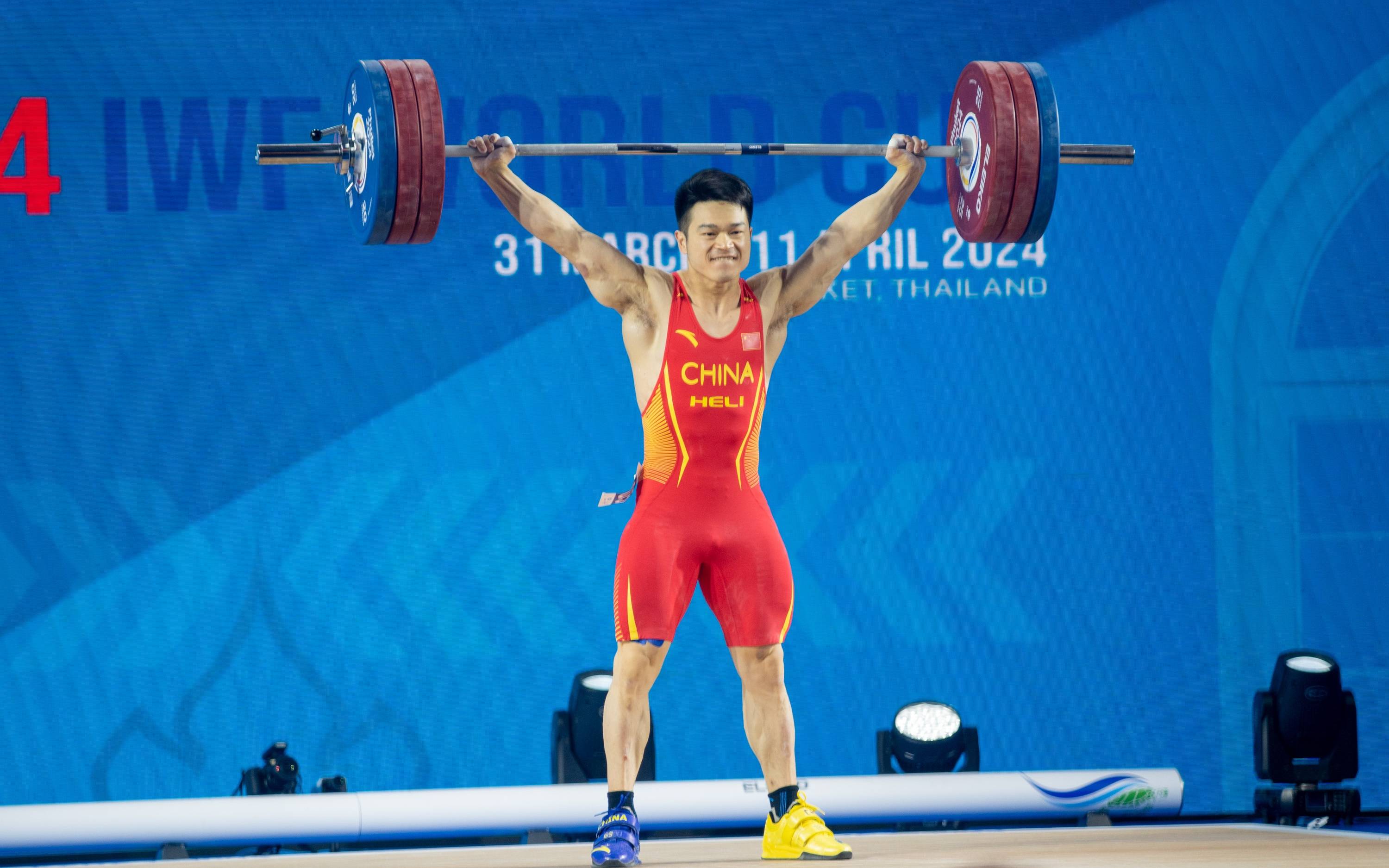 ac米兰足球队-关于举重赛事：新生代选手展现实力的信息