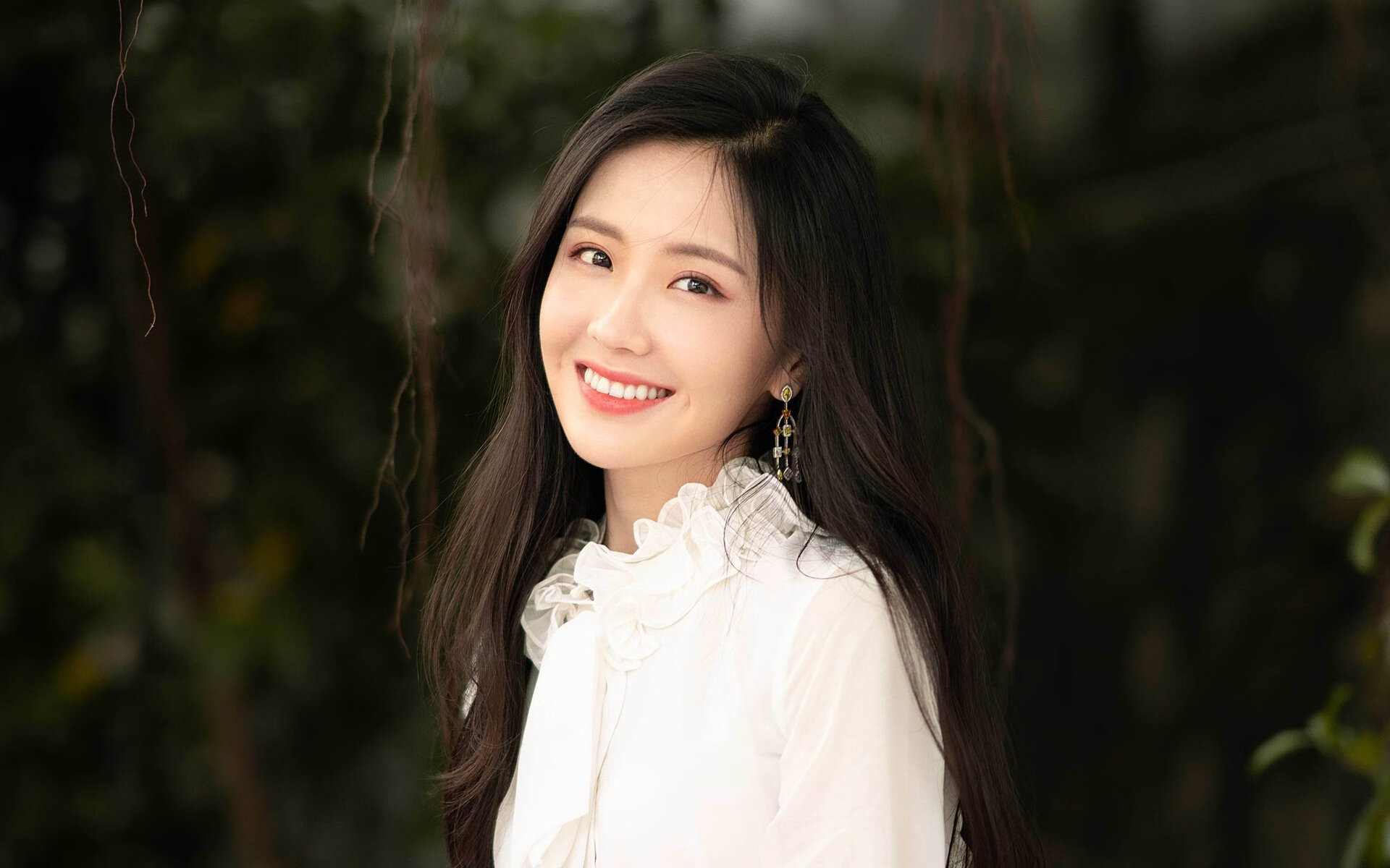 米兰体育-_季后赛门票争夺激烈！十支队伍誓要冲刺_，季后赛系列赛